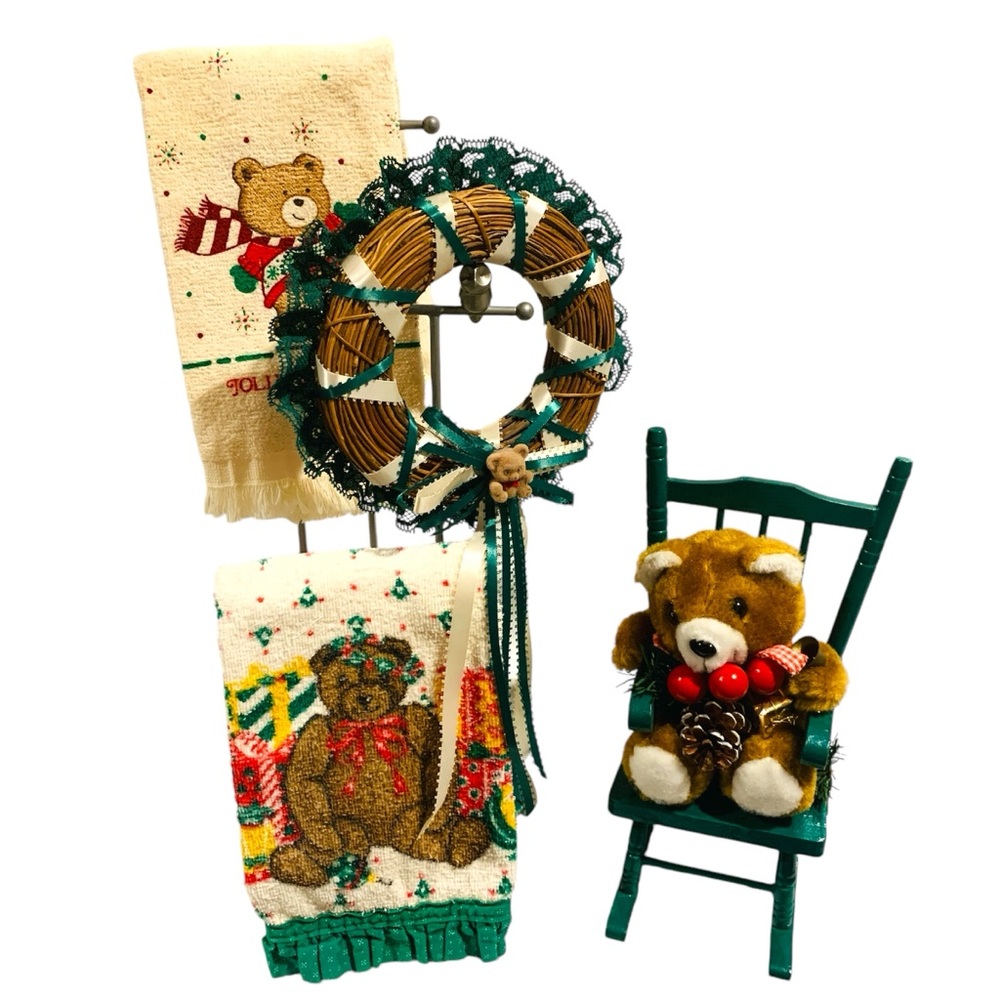 Vtg Christmas Bear Decorations Guest Towels, Bear in Rocking Chair, Small Wreath